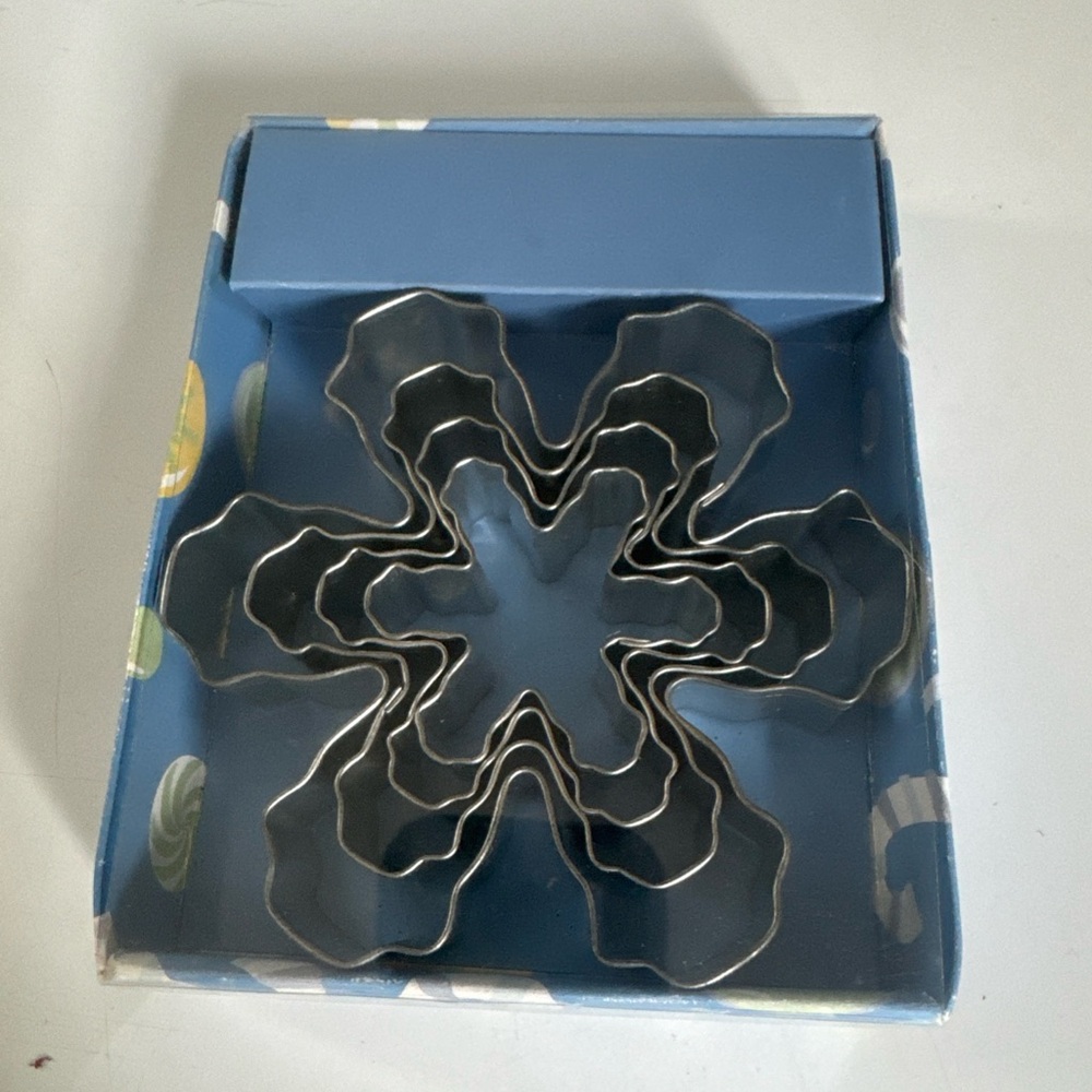 Vintage Snowflake Nesting Cookie Cutters Set of 4 | Metal | Winter Baking